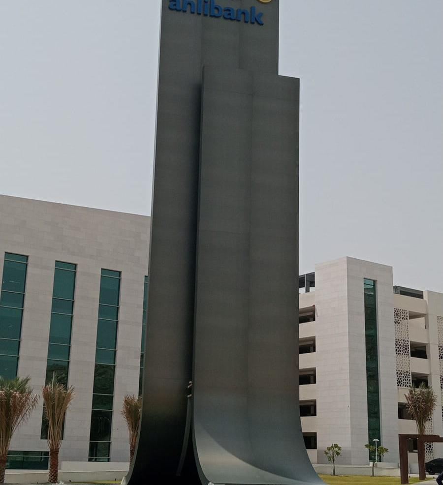 Al Ahali Bank: Entrance planting