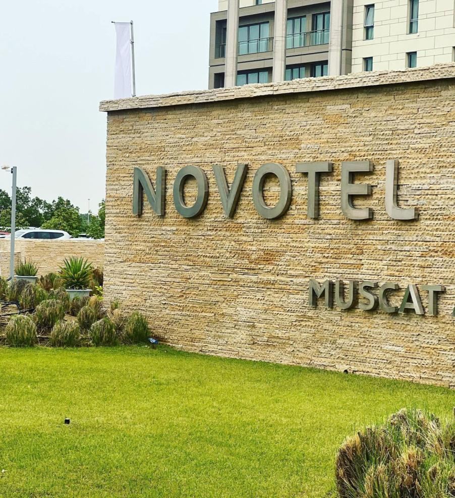 Hospitality landscapes: Lawn and entrance signage planting