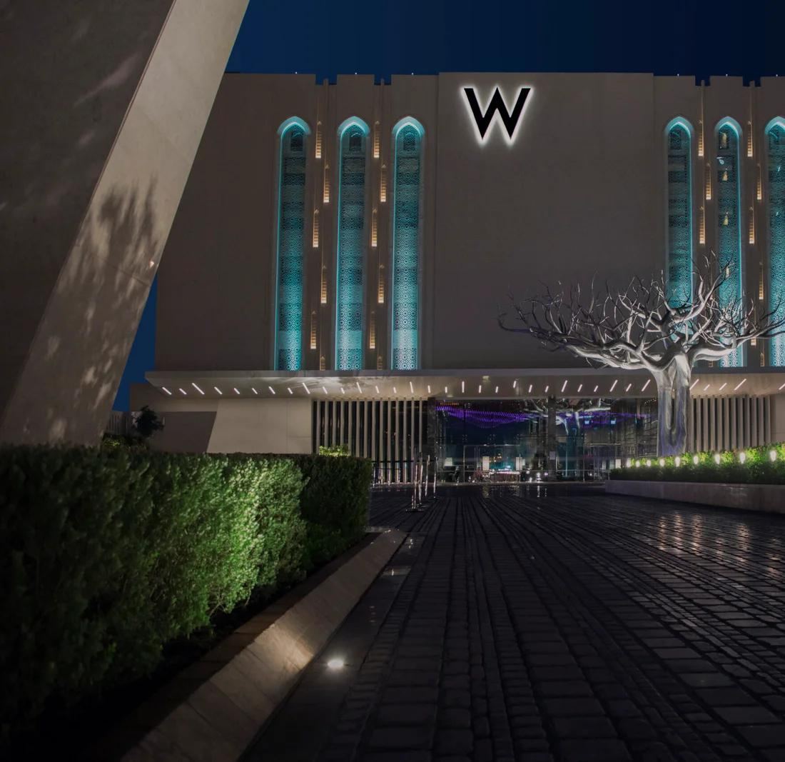 Hospitality landscapes: Landscape lighting at night